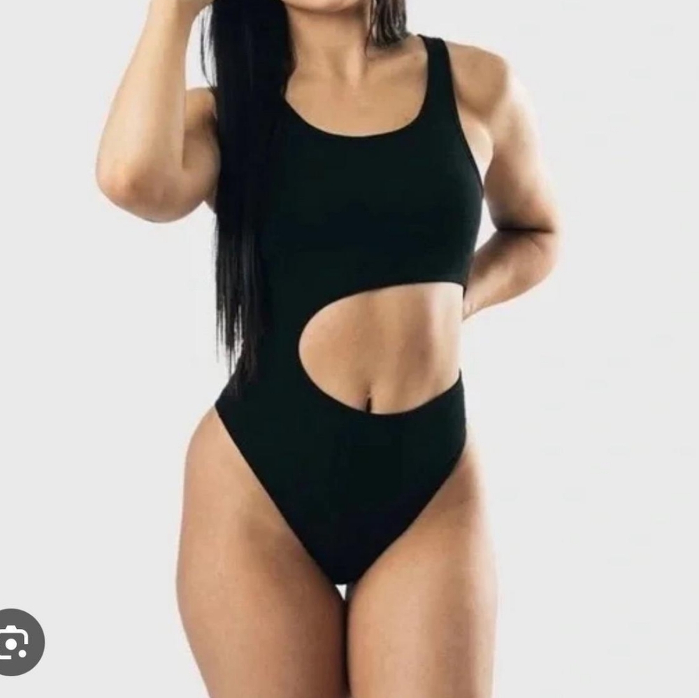Alphalete Monarch Collection Ribbed Side Cut Out Bodysuit, Padded Cups, EUC!